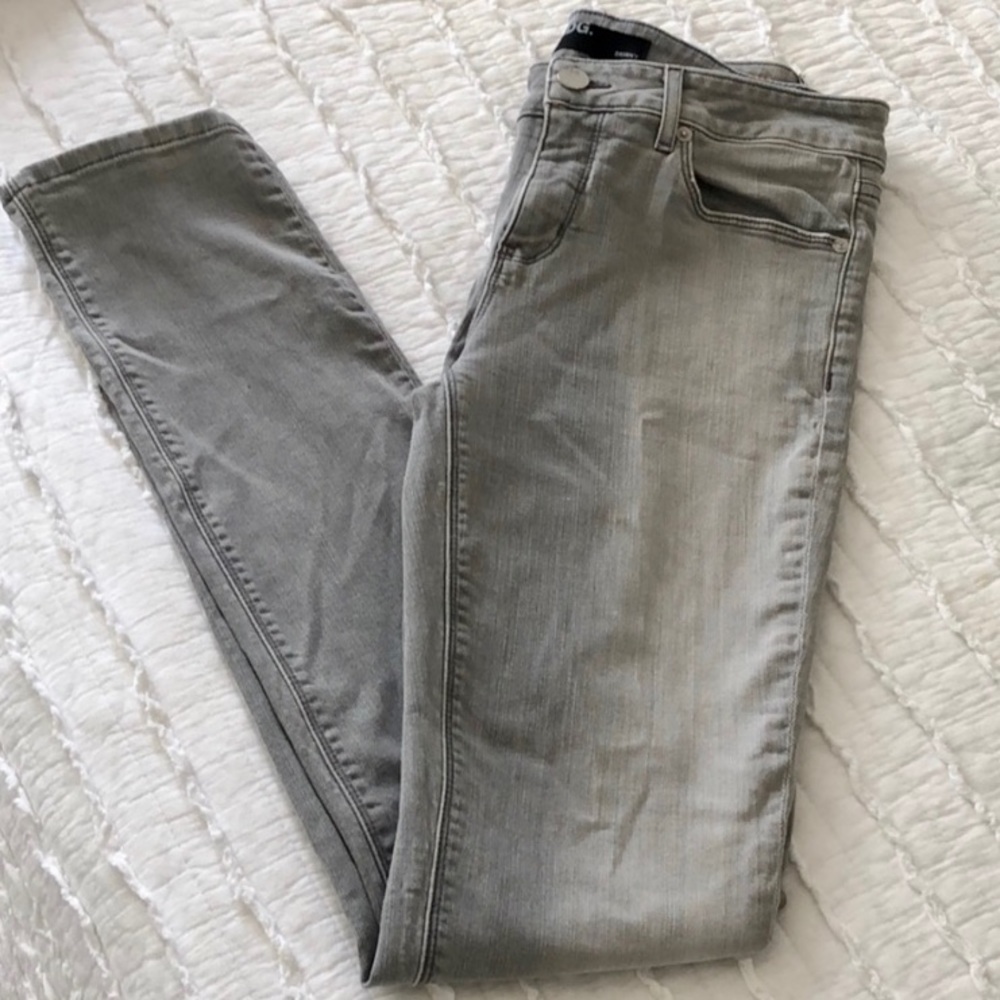 🥰 Grey BDG skinny jeans